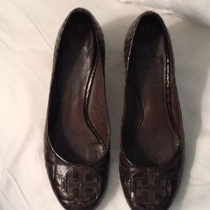 Tory Burch brown croc pumps